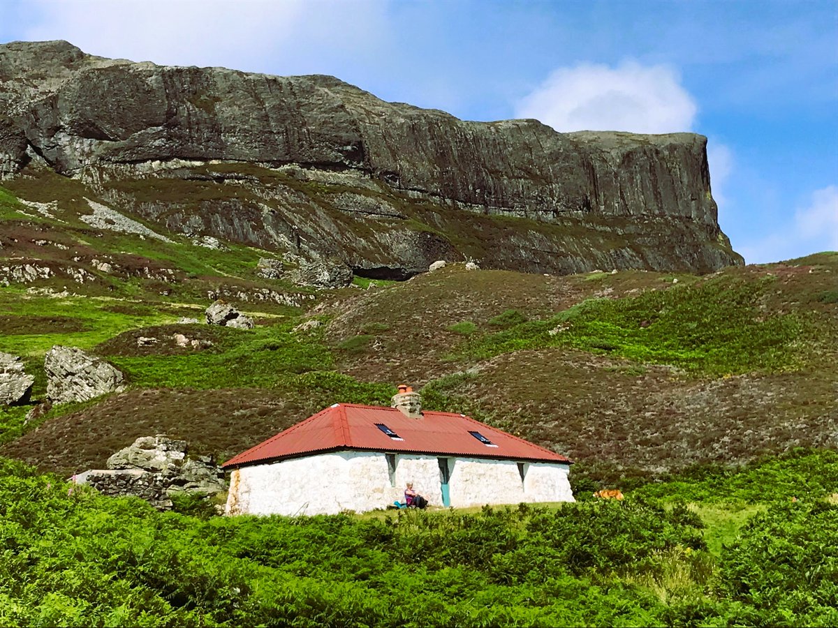 Could you be a new Scottish Land Commissioner? If you want to contribute to land reform that delivers a positive future for Scotland, join tomorrow's online info session @CommunityLandSc @SarahMaddenSLE @DTAScot @NFUStweets @NFFNUK @CommunityWoods landcommission.gov.scot/news-events/ne…