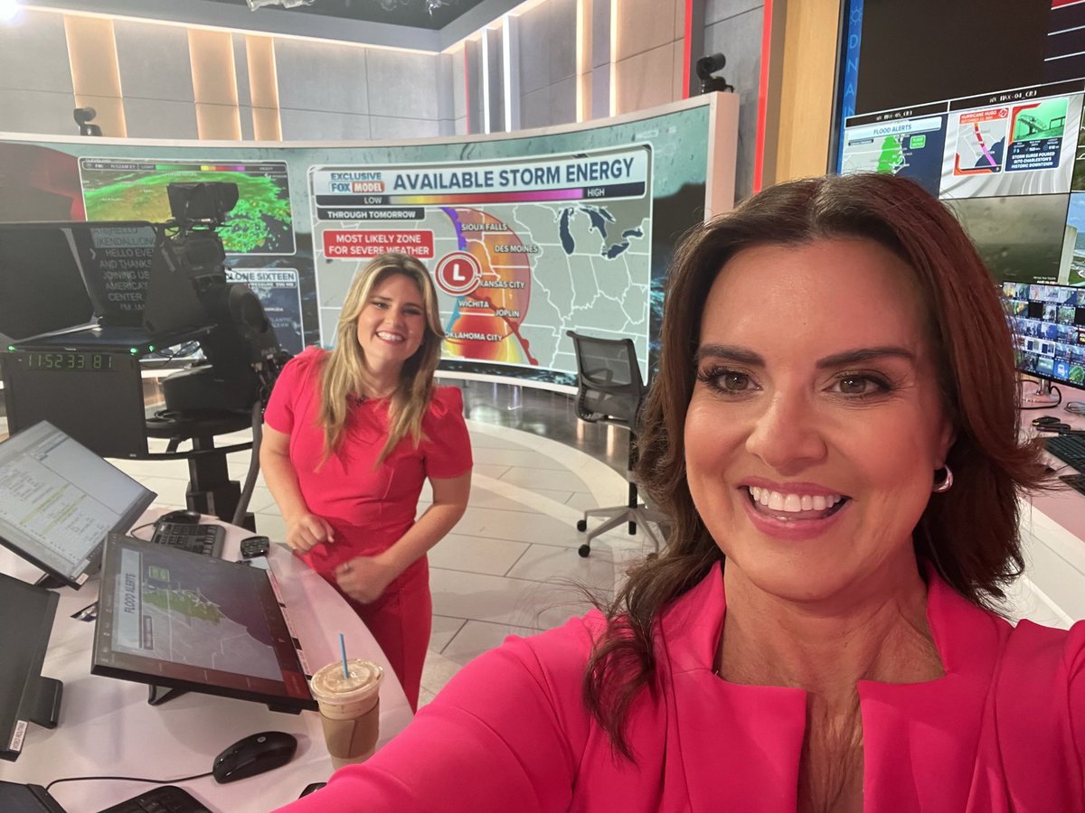 amyfreeze's tweet photo. Enjoy the warm temperatures and dry skies in the East —changes are coming for the weekend. Plus a western warm up is brewing thru October 12th @foxweather @janeminar @StephenMorganTV #weathercommand #nyc https://t.co/HrVufyaUbh