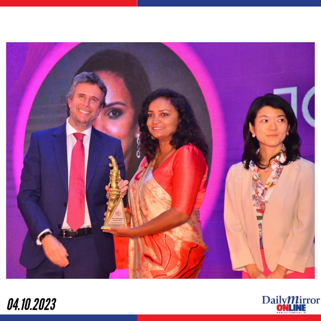 Dailymirror_SL's tweet photo. Kamanthi Wickremasinghe of Daily Mirror won the prestigious Youth Journalist of the Year Award last evening at the New Generation Awards 2023

#kamanthiwikckremasinghe #dailymirror #newgenerationawards23 #wim #NGawards #lk #journalist https://t.co/I3fH5D5EtU