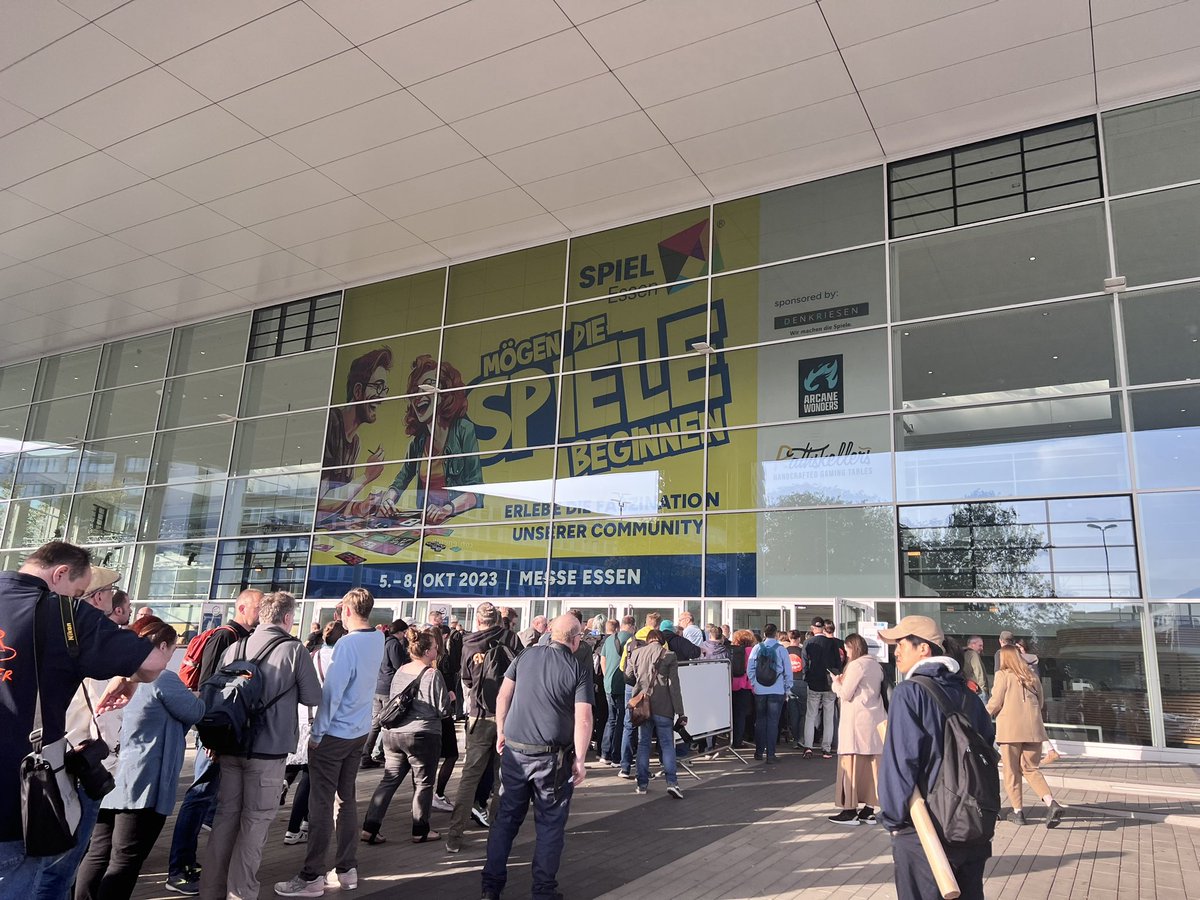 Boardgame_Jenny's tweet photo. I’m back 💕
#spiel23 #spielmesse #messeessen https://t.co/9BfhR6DRAE