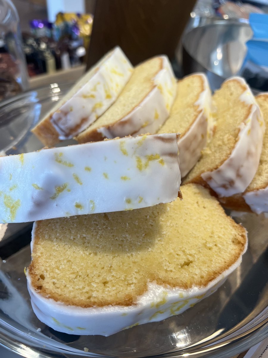 Lemon drizzle cake for the 🌈cafe