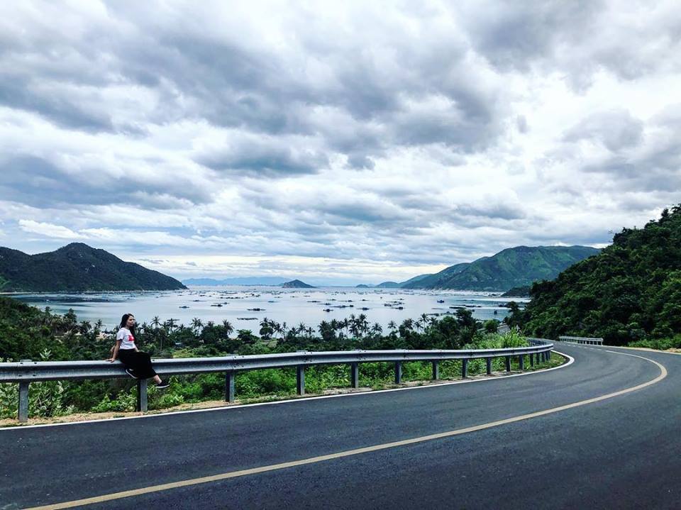 HuskarIL's tweet photo. Dạo này ko hiểu sao bị bóp lượt xem quá thành ra cũng lười đăng bài 🤣.
Vịnh Vũng Rô. Cách trung tâm tp.Nha Trang  <100km về phía bắc. Thánh địa của các tín đồ check in. https://t.co/LIHG5EvUpz