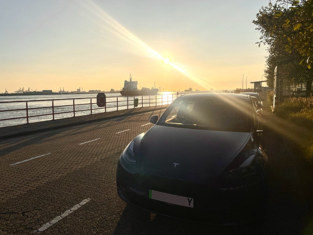 Y__Tesla's tweet image. Leaving continental Europe. Sunset at Hook of Holland Ferry Terminal 🇳🇱. Model Y is a beast - perfect car for a road trips. 

@tesla

#Tesla #teslamodely #tesladesign #cleanair #sustainability #teslalove #teslasupercharger #teslafan #teslaroadtrip #teslanetherlands #TeslaEurope