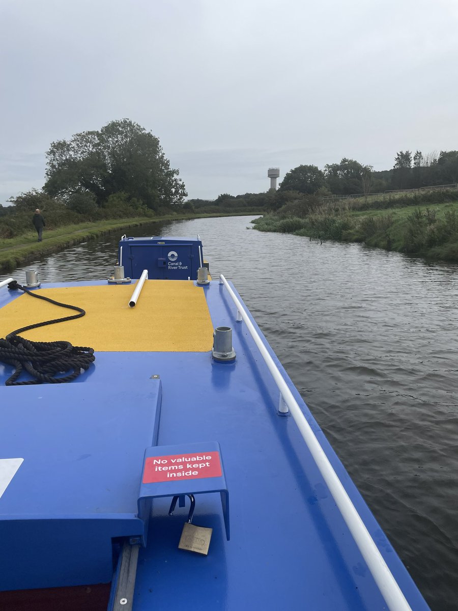 Another day moving our new workboat Mersey to Wigan. Now on the Bridgewater Canal. @CRTNorthWest @CRTvolunteers #volunteerbywater