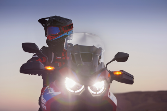 HondaMotoFr's tweet photo. Plus de performances, plus de praticité et un style revisité pour les #CRF1100L #AfricaTwin et
#AfricaTwinAdventureSports 2024
➡️https://t.co/jjjWtEOuEW
#HondaMotorcycle | #HondaMoto | #CRF1100 | #HondaTrail | #TrailADV | #DCT | #CRF1100AFRICATWIN https://t.co/0J0AiSrJcV