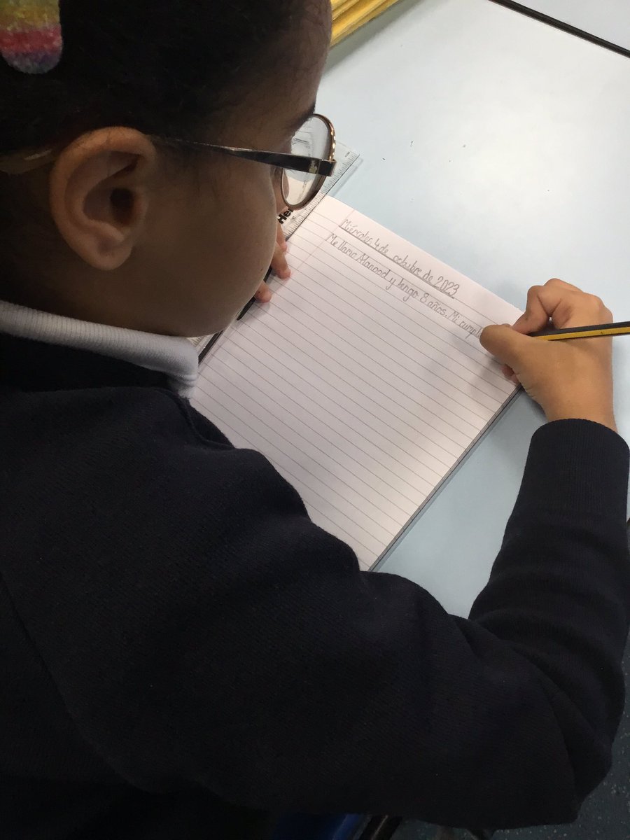 C4Pleasant's tweet photo. 🇪🇸 In Spanish we have been writing our personal information in third person. Fantastic Spanish work class 4 🇪🇸 @MFLPleasantSt @PleasantStPrim https://t.co/T6c5Q1WVMz