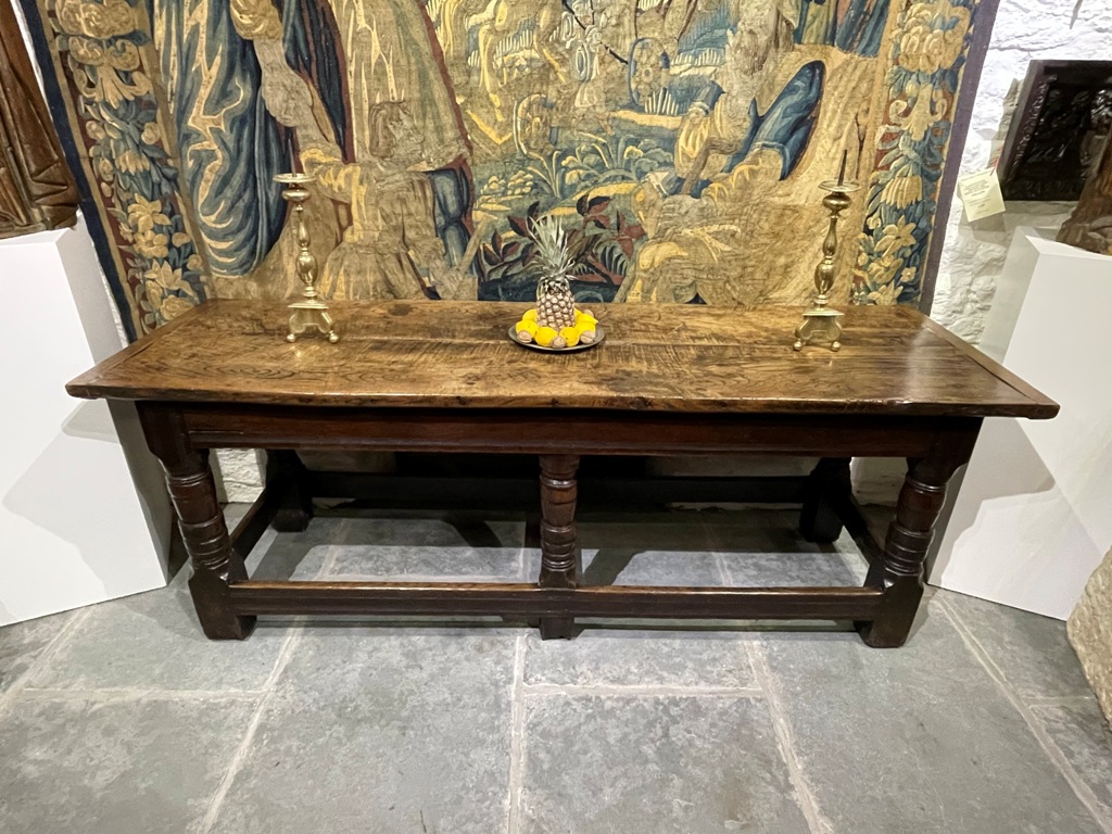 jackie_simonini's tweet photo. A very good charles ii english oak refectory table. Circa 1660. 

https://t.co/24lTkPXc69

#oakrefectorytable #refectorytable #antiquerefectorytable #antiqueoakfurniture https://t.co/LmRWvwYxha