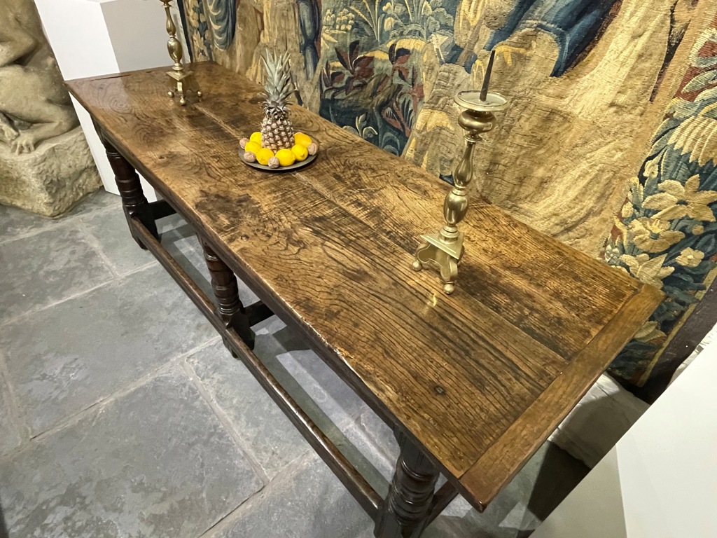 jackie_simonini's tweet photo. A very good charles ii english oak refectory table. Circa 1660. 

https://t.co/24lTkPXc69

#oakrefectorytable #refectorytable #antiquerefectorytable #antiqueoakfurniture https://t.co/LmRWvwYxha