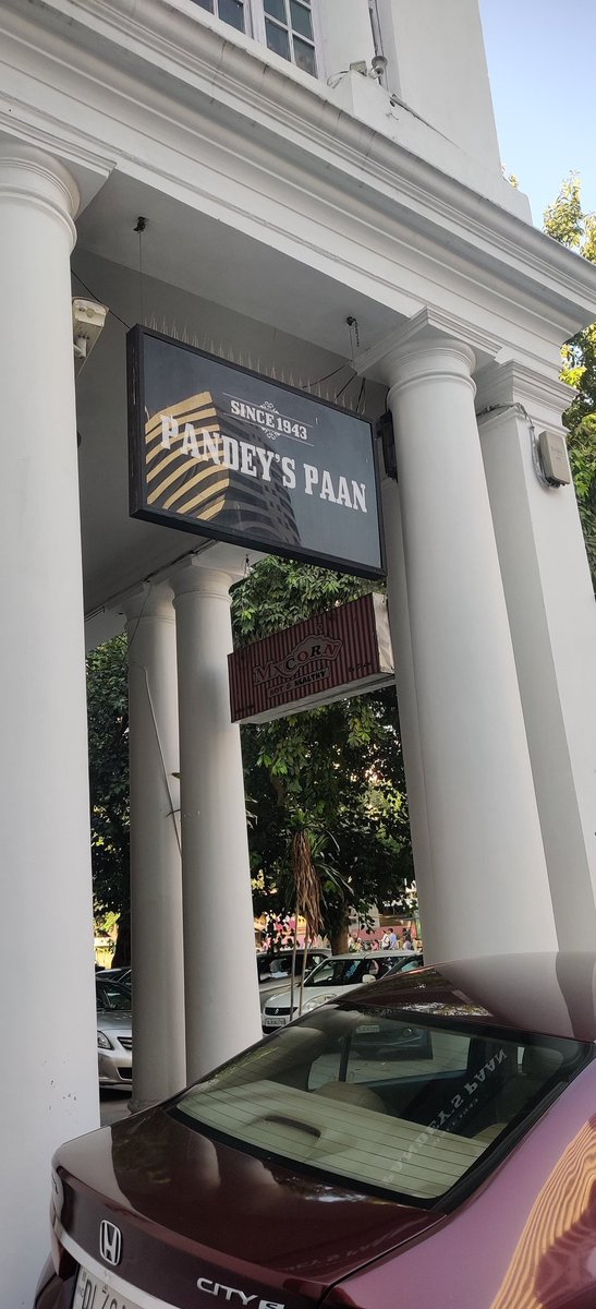 meenakshijourno's tweet image. Paan goes from here to Rashtrapati Bhavan..

Even Trump and Obama had a taste of it. 

#indianpaan #pandey&apos;s paan 
#indianfood
