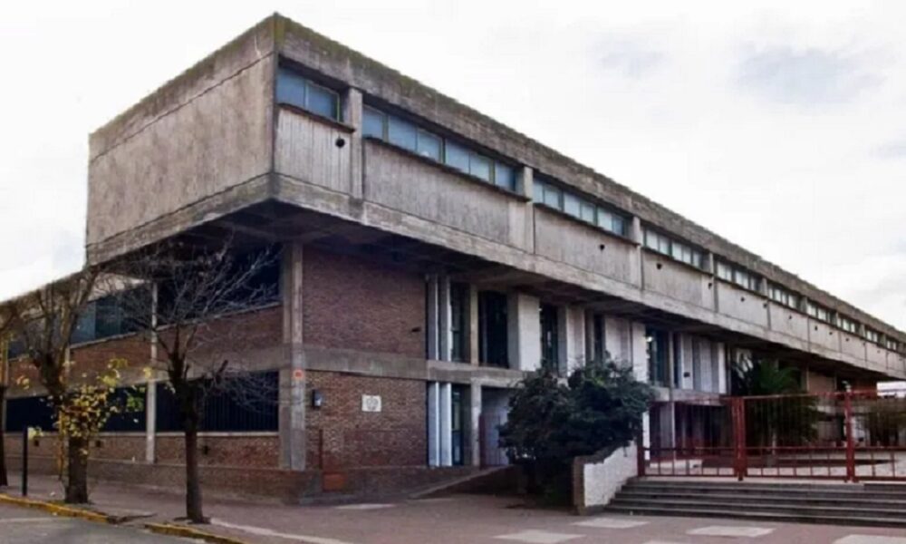 labrujula24's tweet image. Investigan un extraño robo en una escuela de Coronel Dorrego #coroneldorrego #roboaescuela  labrujula24.com/notas/2023/10/…