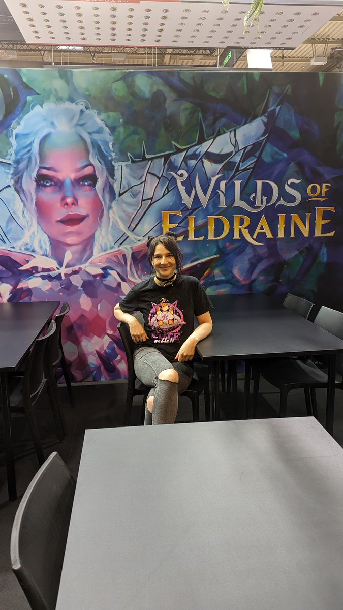 Haselnuuuss's tweet image. Bin heute auf der #Spiel in Essen 💕

Hab mich direkt in diese Artwork Wand verliebt! @wizards_magicDE wenn ihr die nicht mehr braucht, ich nehme die gerne! 👀
