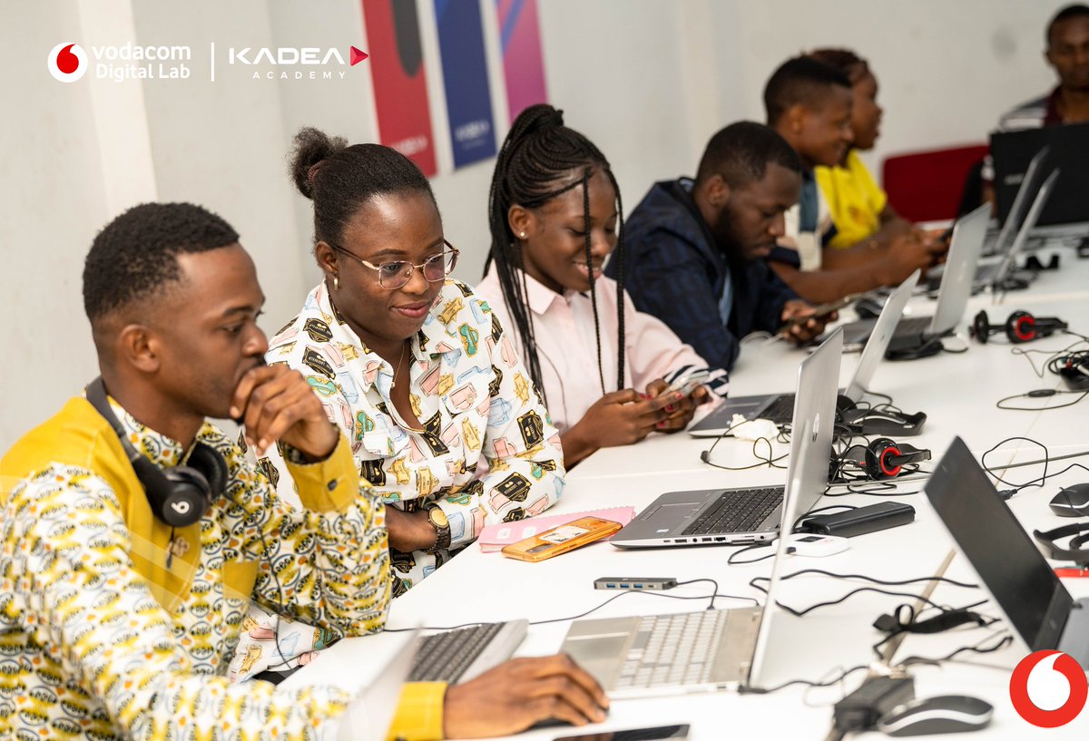 Nous avons eu le plaisir de recevoir la DGA de <a href="/Vodacomcongo/">Vodacom RDC</a> Madame Pamela ILUNGA, qui est venue échanger avec les apprenants et également observer les avancées du Vodacom Digital Lab sur différents projets dans le domaine de l'#éducation, la #biodiversité et l' #agriculture.