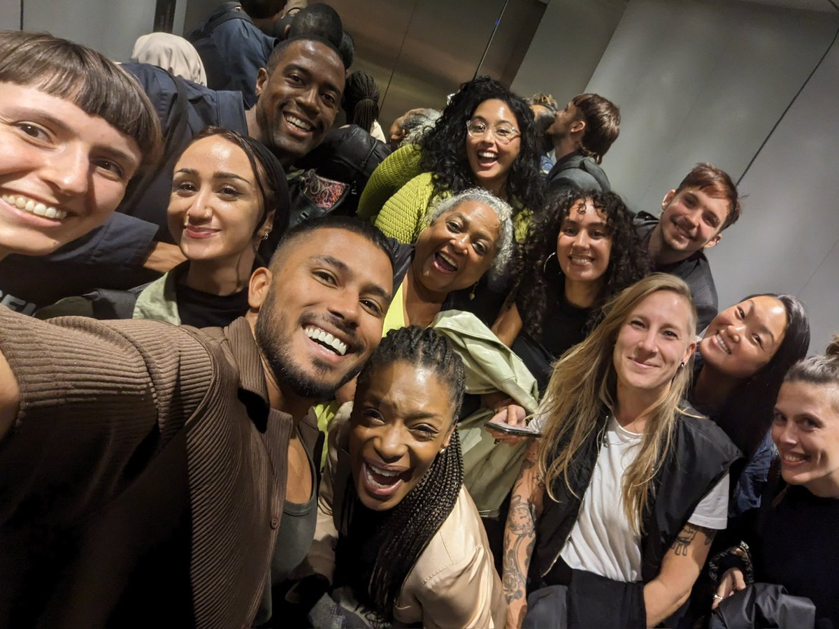 Samen gelachen, samen gegeten en mooie gesprekken gehad bij het bezoek van @utrechtbij1 aan de tweede kamer fractie. Onvoorstelbaar hoeveel mooie mensen BIJ1 heeft ❤️