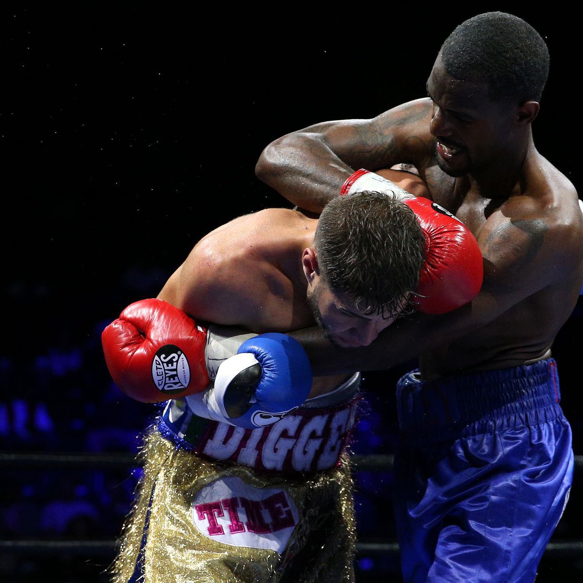 justboxe's tweet photo. 🚨 Thread sur les drames de la boxe qui ont mené aux décès ou aux handicaps des boxeurs. https://t.co/iw5GKbm4D8