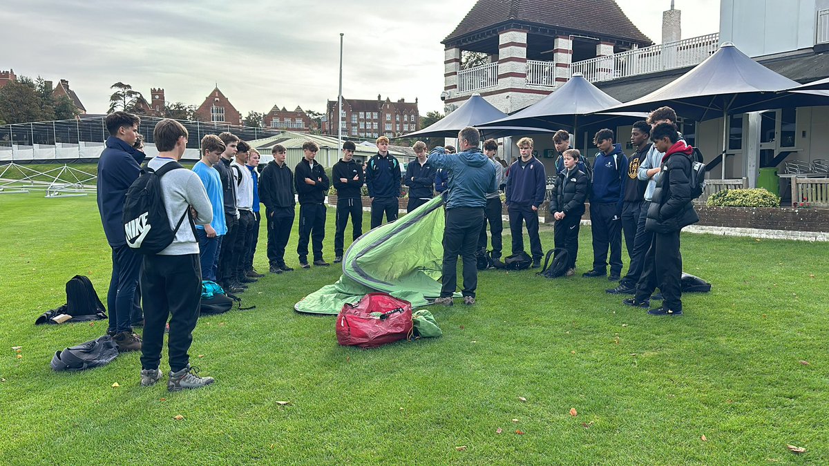 Golds are learning too- Direct Entries getting their first session on food and shelter ⛺️ #DofESouthEast
