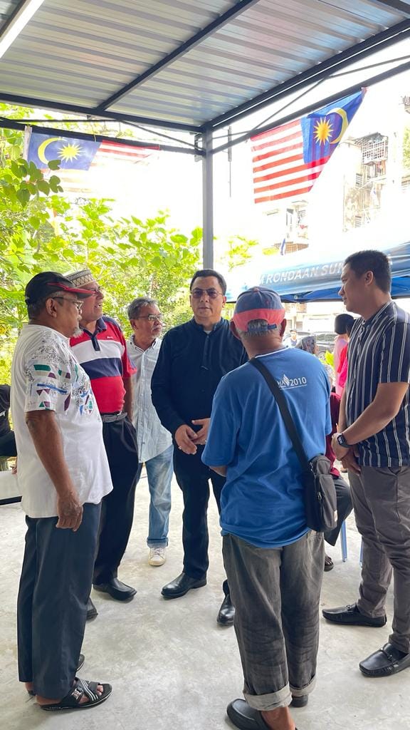 Kamri_BA's tweet photo. Meluangkan masa singgah di Program Jualan Ehsan Rahmah yang dilaksanakan oleh Jawatankuasa Penduduk Zon 7 yang berlangsung di Hub Komuniti KRT Taman Dagang Ampang. Terima kasih kepada Ahli Majlis MPAJ Zon 7, Pn Siti Fatimah dan pihak PKPS kerana menjayakan program jualan. https://t.co/ovVkF6FcTf