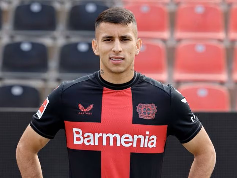 👤Gustavo Puerta(CM,DM,03')
Foot: Right
Team:Bayer 04 Leverkusen
Country:🇨🇴
💪Strenghts
-Passing
-Football IQ
-Defensive Awareness(blocking passing lines)
-Combination w 6&amp;10
-Shooting(especially from long range)
A box-to-box midfielder who can contribute in defense and offense.
