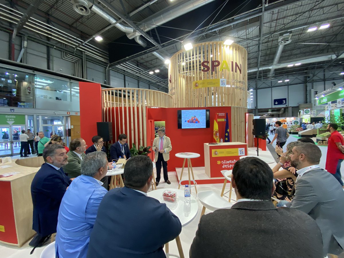 El doctor Antonio Escribano, director del Departamento Científico y de Salud de <a href="/Interfresa/">Interfresa</a> ha visitado Fruta de Andalucía en <a href="/FruitAttraction/">Fruit Attraction</a> para conocer los nuevos proyectos que hemos presentado.