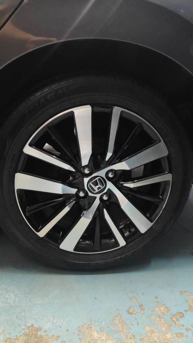 NewSocietyHub's tweet image. One year later and our exterior auto detailing still shines bright! 

Let your car steal the spotlight with our maintenance coating after a year of top-notch auto detailing!

Get ready to turn heads on the streets!
#nanographene #paintprotection #longtermprotection #shinyfinish