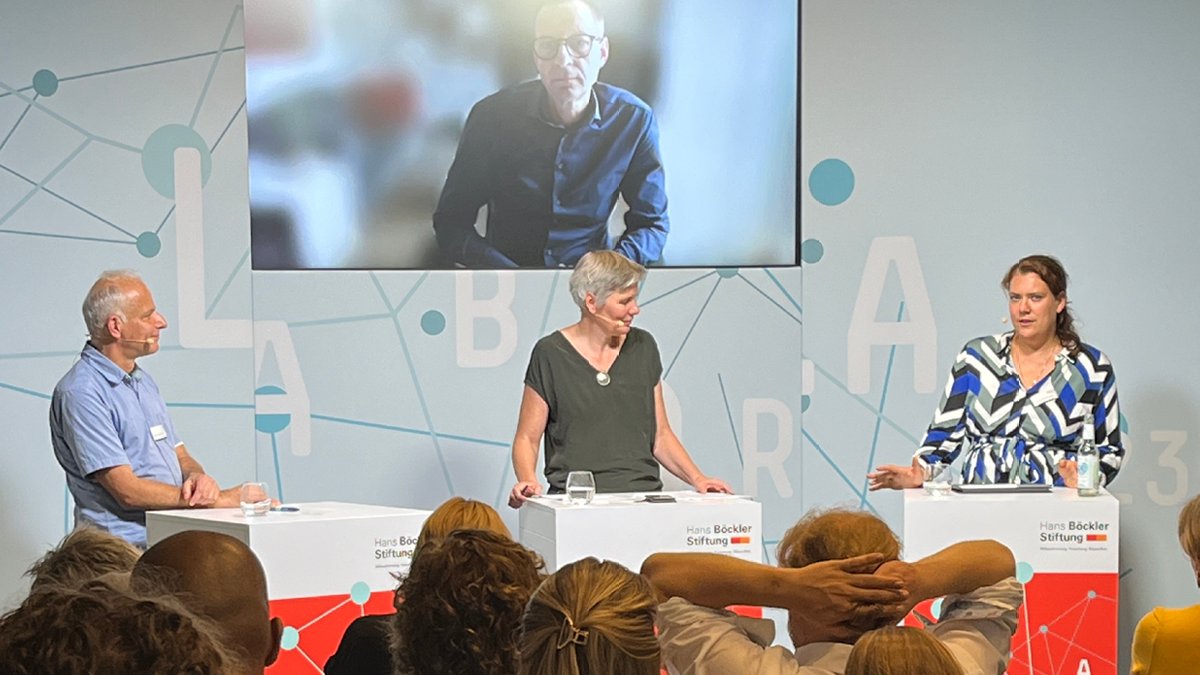 boeckler_de's tweet photo. Wie gestalten wir die Arbeit der Zukunft? Dieser Frage widmet sich alljährlich unsere LABOR.A®. Auf der #labora23 ging es dieses Jahr u. a. um neue Allianzen, die #guteArbeit & #Klimaschutz zusammenbringen.
Vielen Dank allen Teilnehmer:innen!👍👏🙏
👉 https://t.co/bNYukSUpIR https://t.co/Hu8ERarw0b