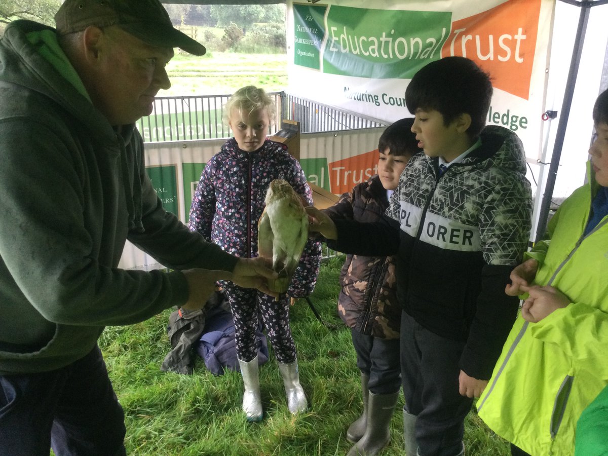 thurnglass_sch's tweet photo. The children had a fantastic Countryside Classroom Day on the Abbeystead Estate with @CountrysideL yesterday 🌱🔎🥾🦟🐦‍⬛#TeamThurnham #LetsLearnMoor #CountrysideLearning #OutdoorClassroom #Abbeystead 🌈 https://t.co/bHIywgGoeo