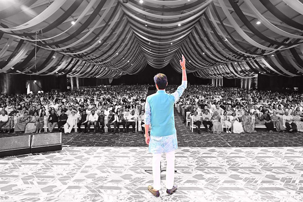 Dr Kumar Vishvas tweet media