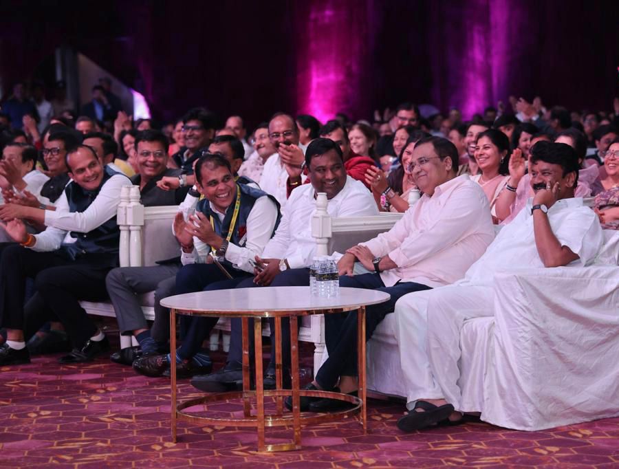 Dr Kumar Vishvas tweet media