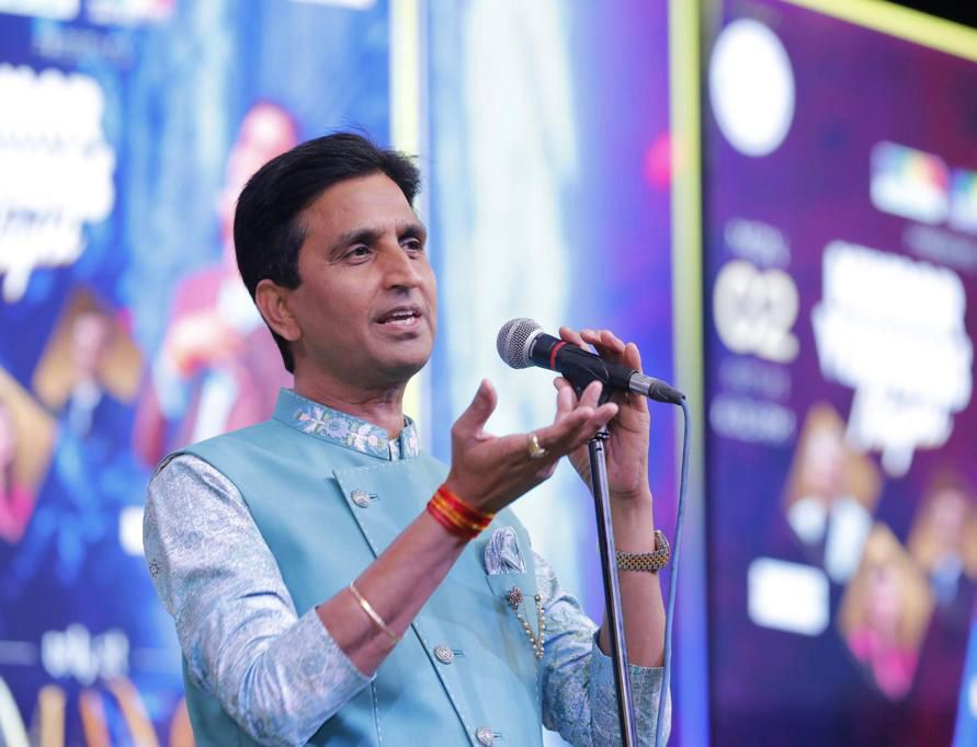 Dr Kumar Vishvas tweet media