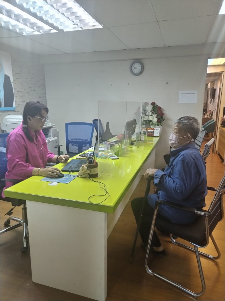 Kamri_BA's tweet photo. Suasana di Pusat Khidmat Masyarakat DUN Bukit Antarabangsa semalam yang dikunjungi oleh penduduk sekitar DUN Bukit Antarabangsa untuk pelbagai urusan seperti permohonan Skim Mesra Usia Emas (SMUE), Iltizam Selangor Sihat, tuntutan Khairat Kematian dan pertanyaan berkenaan https://t.co/RwVdwIG0yn
