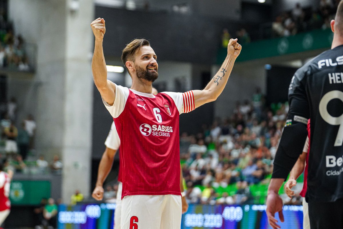 Modalidades_SCB's tweet photo. Podemos falar do arranque de @TiagoBrito66 na Liga Placard? 🥵

𝗛𝗔𝗧-𝗧𝗥𝗜𝗖𝗞 na última jornada e um total de 5️⃣ GOLOS em três jogos do nosso capitão! 🔥

#PorMais https://t.co/PjSX1NFVon