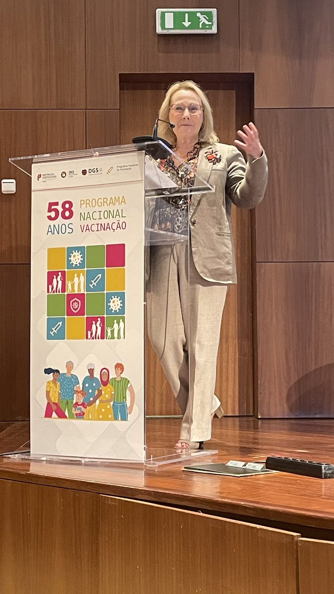 andre_peralta's tweet photo. “Ontem pensei o futuro” 

A Dra Graça Freitas a refletir sobre os sucessos e desafios da vacinação nas comemorações dos 58 aniv do PNV 
@DGSaude https://t.co/Wl3GeaFRql