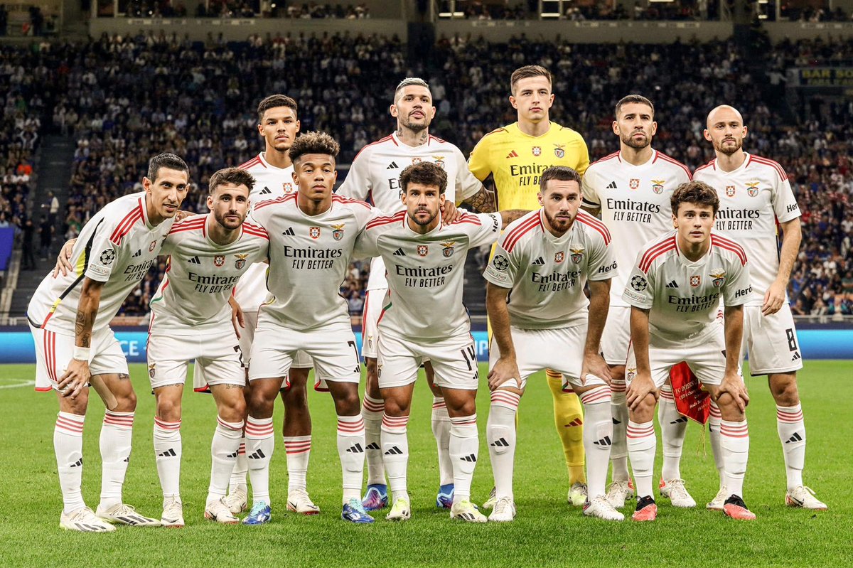 Notamendi30's tweet photo. Ainda há muito jogo pela frente. 
Nunca nada foi impossível, e as derrotas servem para tirares uma lição.
Por isso, vamos seguir JUNTOS com a força e uma mentalidade positiva sempre  💪🏻
Força @SLBenfica 🦅 https://t.co/tOfIwCDbKu