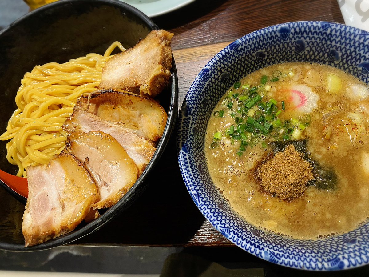 marunosuke4545's tweet photo. 夫がお昼にラーメンでも食うか、と…

食べに行き
31でピスタチオのやつ食べてきました

夫は運転したくない一心で財布を持たずに、ラーメン屋に…

急病時のタクシー代に現金三千円はいつも財布に入れてるのですが

買い出しも行きましたが…
うん…一人の方が、余計なもの買わなくてラクwwww https://t.co/9mnBW9Cxtb
