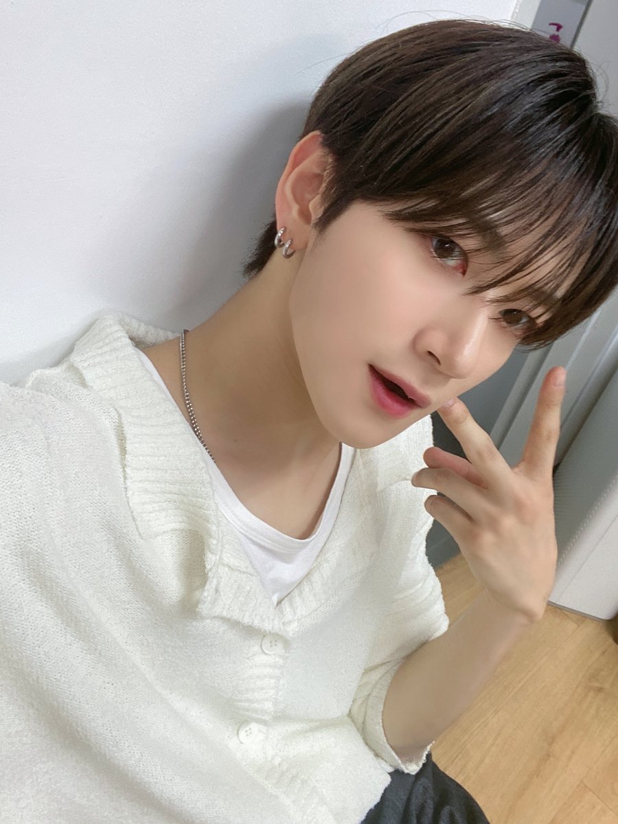 TRENDZ_OFFCL's tweet photo. [#윤우]

여긴 갑자기 비가 오네요?! 프렌드지 조심☔️

#FROM_TRENDZ #TO_FRIENDZ #TRENDZ #트렌드지 https://t.co/km4FpiJQ3Y