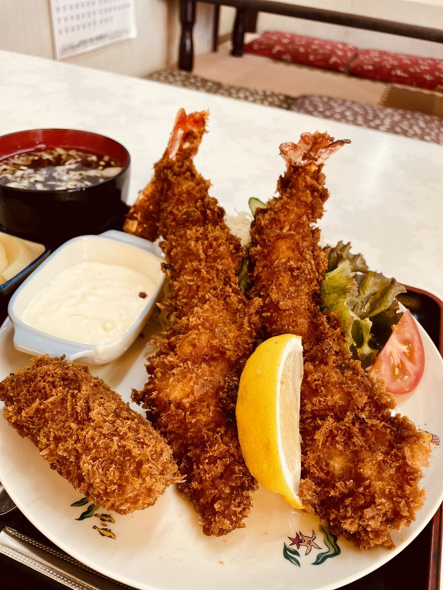 jazz_flh's tweet photo. エビフライ食べるなら南甲府へ！

#キッチンミナミ
#甲府グルメ
#エビフライ 
#バイク好きと繋がりたい 
#バイクのある生活 
#YAMAHAが美しい 
#FZ750
#FZ996R https://t.co/3E0Q4Dp8jF