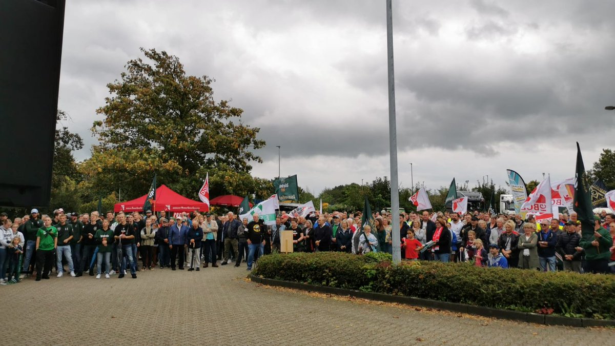 EFFAT_org's tweet photo. EFFAT stood in solidarity with @GewerkschaftNGG & workers at the Diebels @ABInBev_BE factory in Issum (DE) yesterday.
The future of the factory hangs in the balance
Over 2000 people joined to support this cause.
Abinbev, let's prioritize: #peopleoverprofits
#SaveDiebels https://t.co/WK2uliqvhA