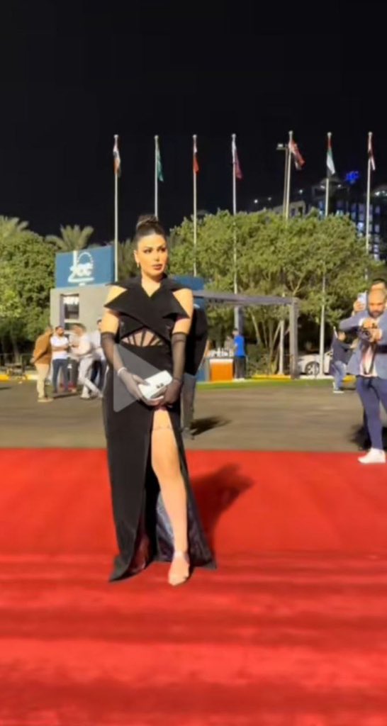 كما انتقدنا حفلات الخلاعية بزمن الكاظمي 

ننتقد حفلات العري الوطني برعاية وزير الثقافية 

نطالب بإقالة وزير الثقافة ؟