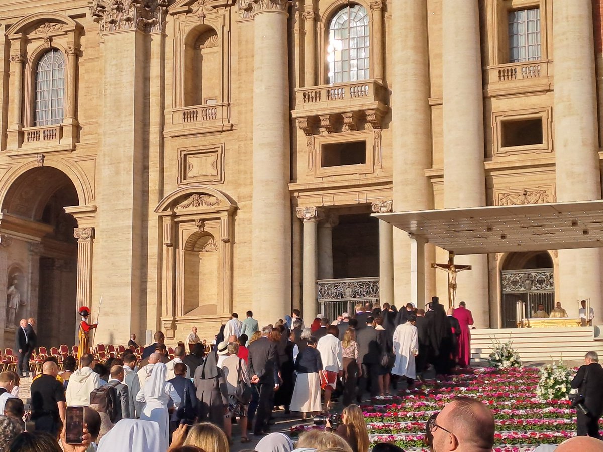 Cgfmanet_Org's tweet photo. #4ottobre2023 Celebrazione Eucaristica presieduta da #PapaFrancesco nella Festa di S. Francesco d'Assisi, di apertura dell'Assemblea generale ordinaria del #Sinodo dei Vescovi. "Il Sinodo non è un parlamento, il protagonista è lo Spirito Santo. Siamo qui per camminare insieme". https://t.co/EmW6msRbd9