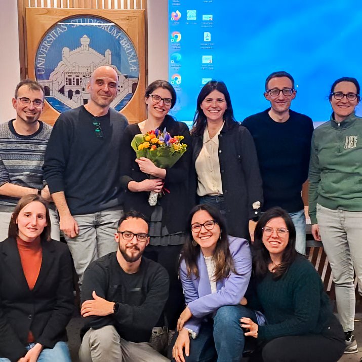 Università degli Studi di Brescia (@unibs_official) on Twitter photo Nuove scoperte nella funzionalizzazione di nanoparticelle biogeniche per la consegna mirata di #farmaci. Lo studio coordinato dalla prof.ssa <a href="/ARadeghieri/">Annalisa Radeghieri</a> e dal prof. Giuseppe Pomarico su Nanoscale Advances👉bit.ly/46fYJLg
<a href="/AngeloMusic7/">Angelo Musicò</a>
<a href="/RossellaZena/">Rossella Zenatelli</a>
<a href="/MiriamRomano20/">Miriam Romano</a> Nuove scoperte nella funzionalizzazione di nanoparticelle biogeniche per la consegna mirata di #farmaci. Lo studio coordinato dalla prof.ssa <a href="/ARadeghieri/">Annalisa Radeghieri</a> e dal prof. Giuseppe Pomarico su Nanoscale Advances👉bit.ly/46fYJLg
<a href="/AngeloMusic7/">Angelo Musicò</a>
<a href="/RossellaZena/">Rossella Zenatelli</a>
<a href="/MiriamRomano20/">Miriam Romano</a>