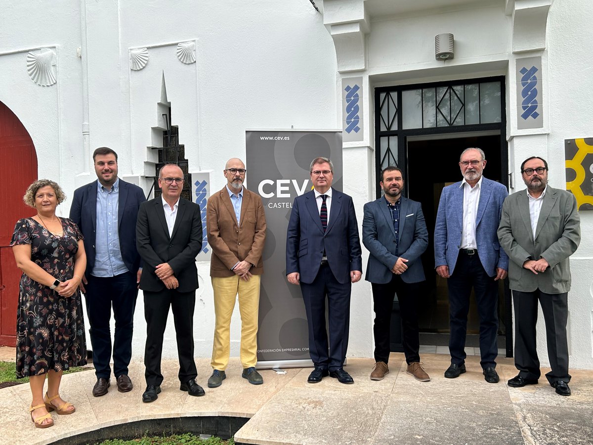 CEV_CV's tweet photo. #CEVCastellón | 📰 Los medios de comunicación de #Castellón se suman al #Manifiesto por la economía de la provincia

✍️ Con esta adhesión son ya 65 las entidades de distintos ámbitos que han mostrado su apoyo

📎🎙️ https://t.co/7qf3NzDlHp https://t.co/6giosW08LB