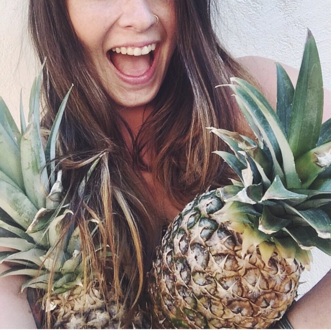 @BriBriFruitsLa  sabias que la #piña contiene enzimas que hacen que la piel se vuelva más elástica, y mejora la hidratación de la piel, al mismo tiempo elimina las células dañadas o muertas, nos ayuda a lograr una tez clara y brillante.#FruitAttraction23