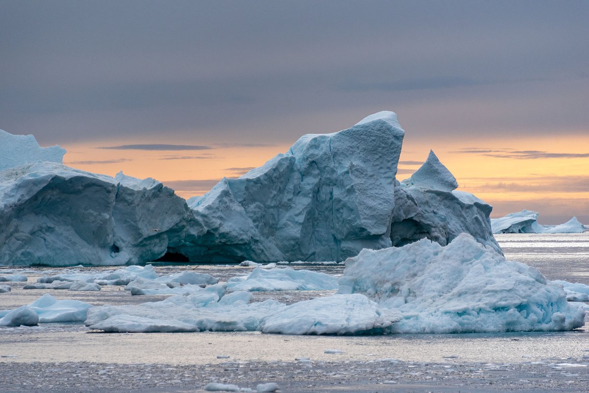 VolkerDiekamp's tweet photo. Photographed in september 2022 during the #researchexpedition #MSM111 of @marum_de @UniBremen in the #diskobay #greenland and published one year later in the current #arctrain #calendarsheet October 2023 #iceberg #icebergs #arctic #sunset @IRTG_ArcTrain https://t.co/b7MzrGuwW5