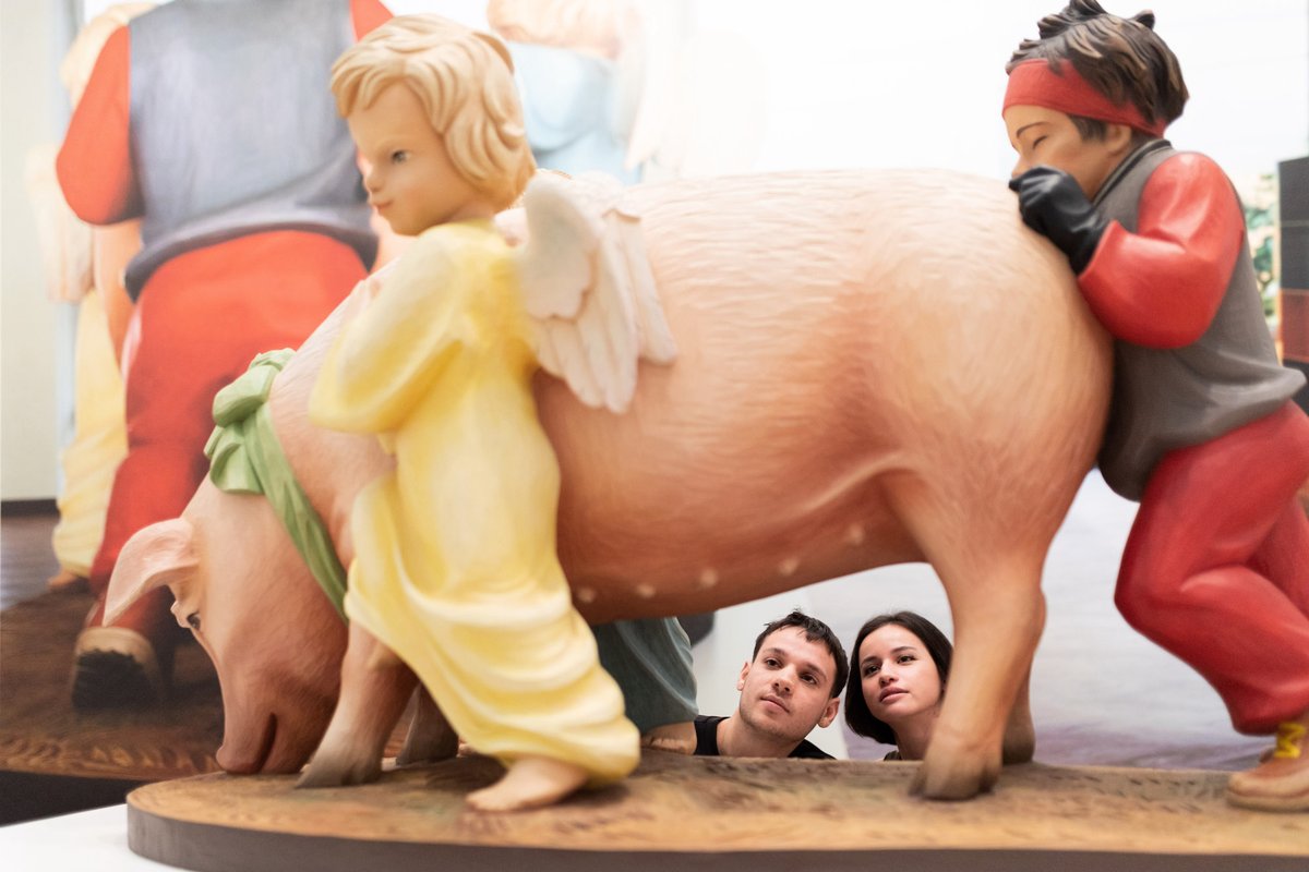 Happy World Animal Day! 🐾 Give your furry friend an extra hug today. We would like to highlight one of our most beloved animals, featured in Jeff Koons' artwork, 'Ushering in Banality' (1988).

On view in the collection display 1980 – Now.’