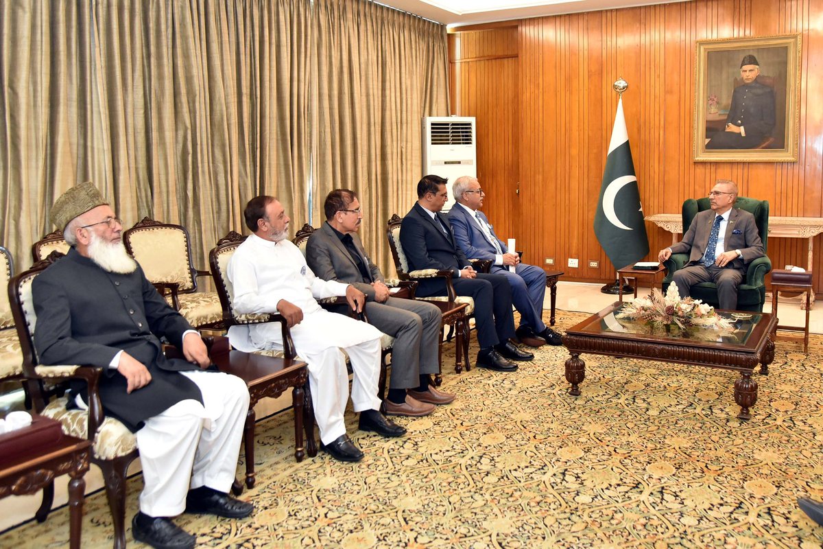 OBFNetworking's tweet photo. The Overseas Business Forum delegation had an honour to meet the Honourable President of the Republic of Pakistan to address issues concerning overseas Pakistani businesses experiencing in Pakistan. @PTVNewsOfficial @PresOfPakistan @birmingham_live @bbcmtd https://t.co/uxkz8BSSOw