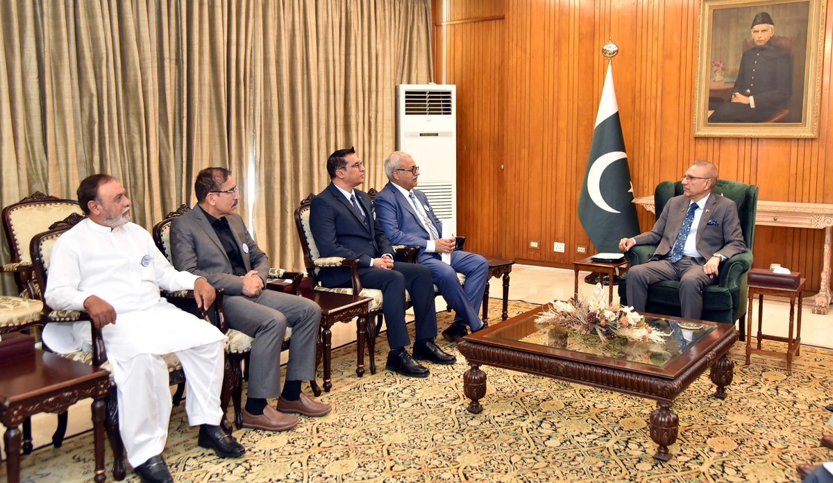 OBFNetworking's tweet photo. The Overseas Business Forum delegation had an honour to meet the Honourable President of the Republic of Pakistan to address issues concerning overseas Pakistani businesses experiencing in Pakistan. @PTVNewsOfficial @PresOfPakistan @birmingham_live @bbcmtd https://t.co/uxkz8BSSOw