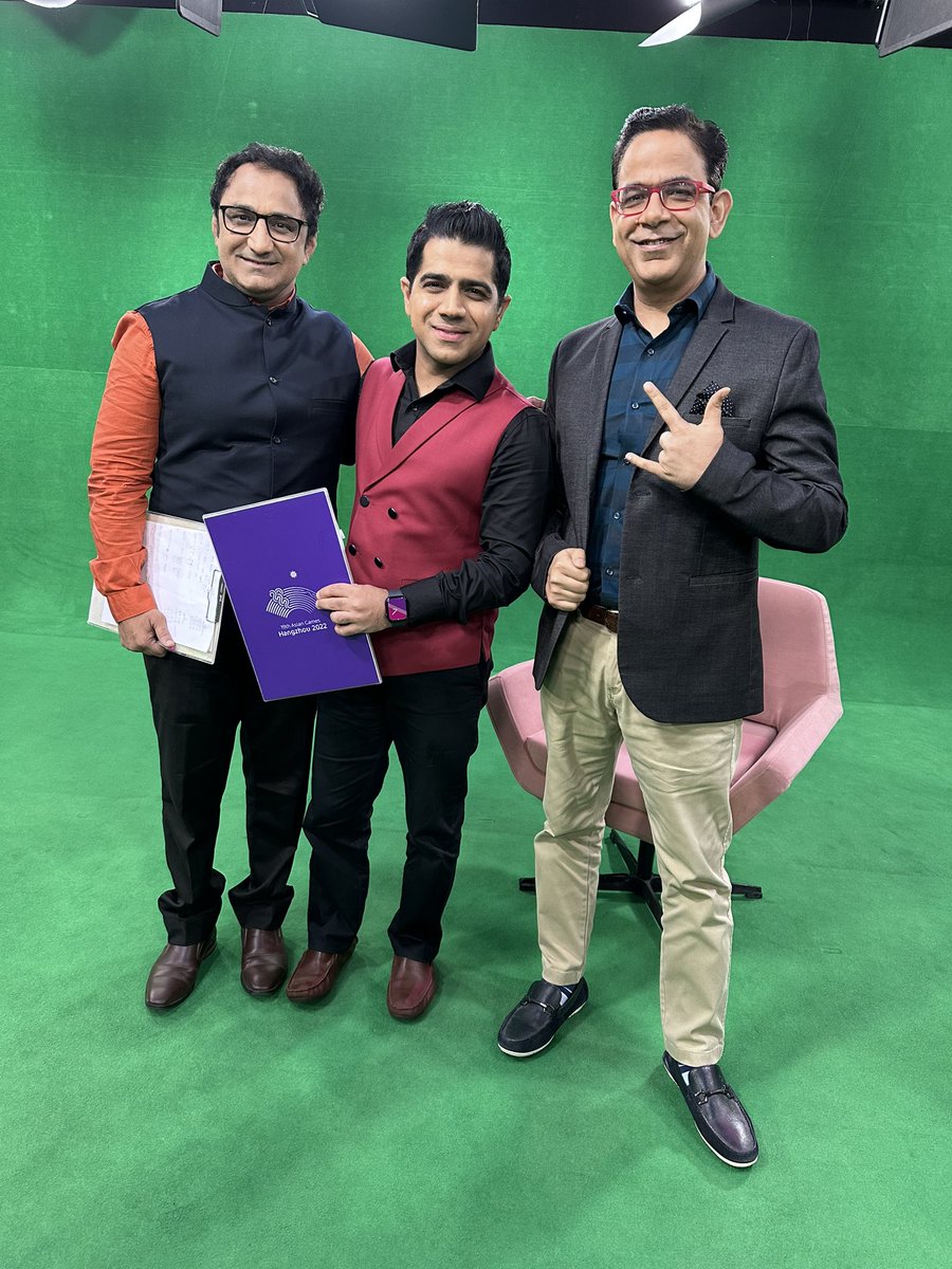 manishbatavia's tweet photo. Fun show with my Punjabi gabbru friend @iSunilTaneja and wrestling expert @kripawrestlerid ji on @SonySportsNetwk #SportsExtraaa #Cheer4India #AsianGames2022 https://t.co/Y2Xms4QlAo