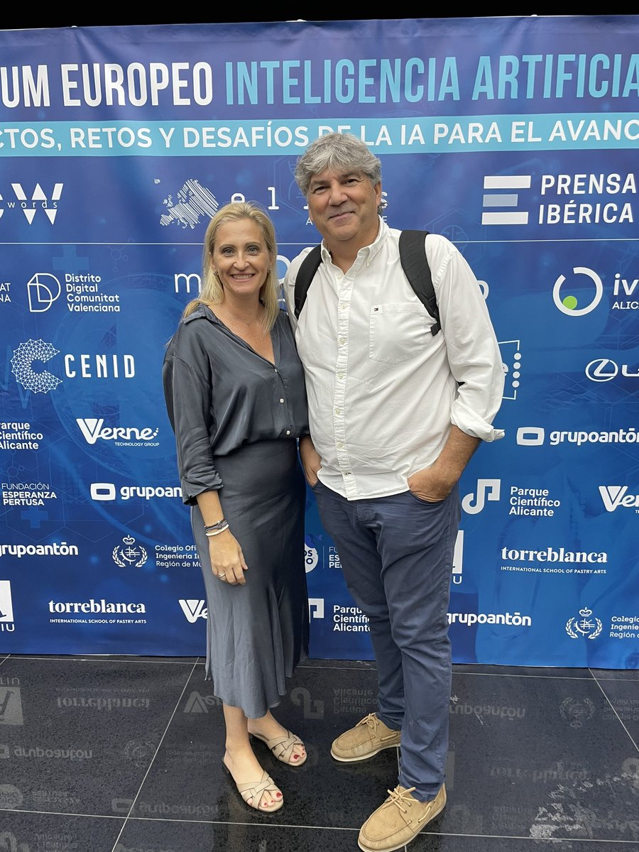 nachocervera's tweet photo. Tras una pausa para el #cafe y #networking  , seguimos en #ForumEuropeoIA con @manuelpalomar de @Cenid_Alicante #IA https://t.co/yvPY94Czno