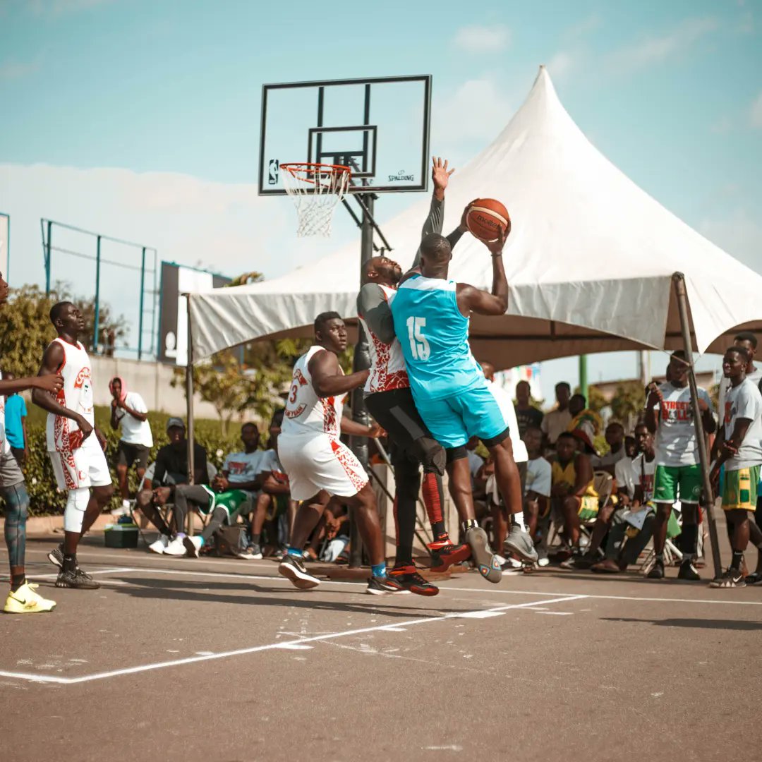clockwork_brand's tweet photo. BASKETBALL ON THE STREET FOR THE STREET... #STREETBALL7 https://t.co/kdrlmRbw5h