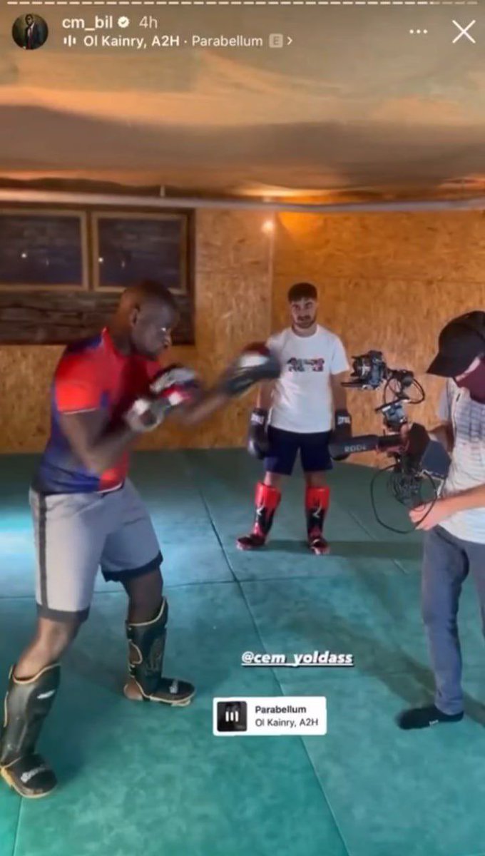 🔴 Il y a deux jours, le député LFI
<a href="/BilongoCarlos/">Carlos Martens Bilongo</a> s'entrainait au combat avec la <a href="/jeune_garde/">Jeune Garde Antifasciste</a>, un mouvement violent d'extrême gauche.

Aujourd'hui, c'est ce même mouvement qui agresse un de nos militants lyonnais, qui marchait simplement dans la rue.