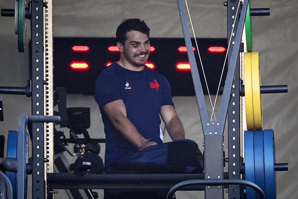 Vuelve Antoine Dupont a los entrenamientos. 🇫🇷

Todos los aficionados de la #RWC2023: 😁😁 

#VBGroup